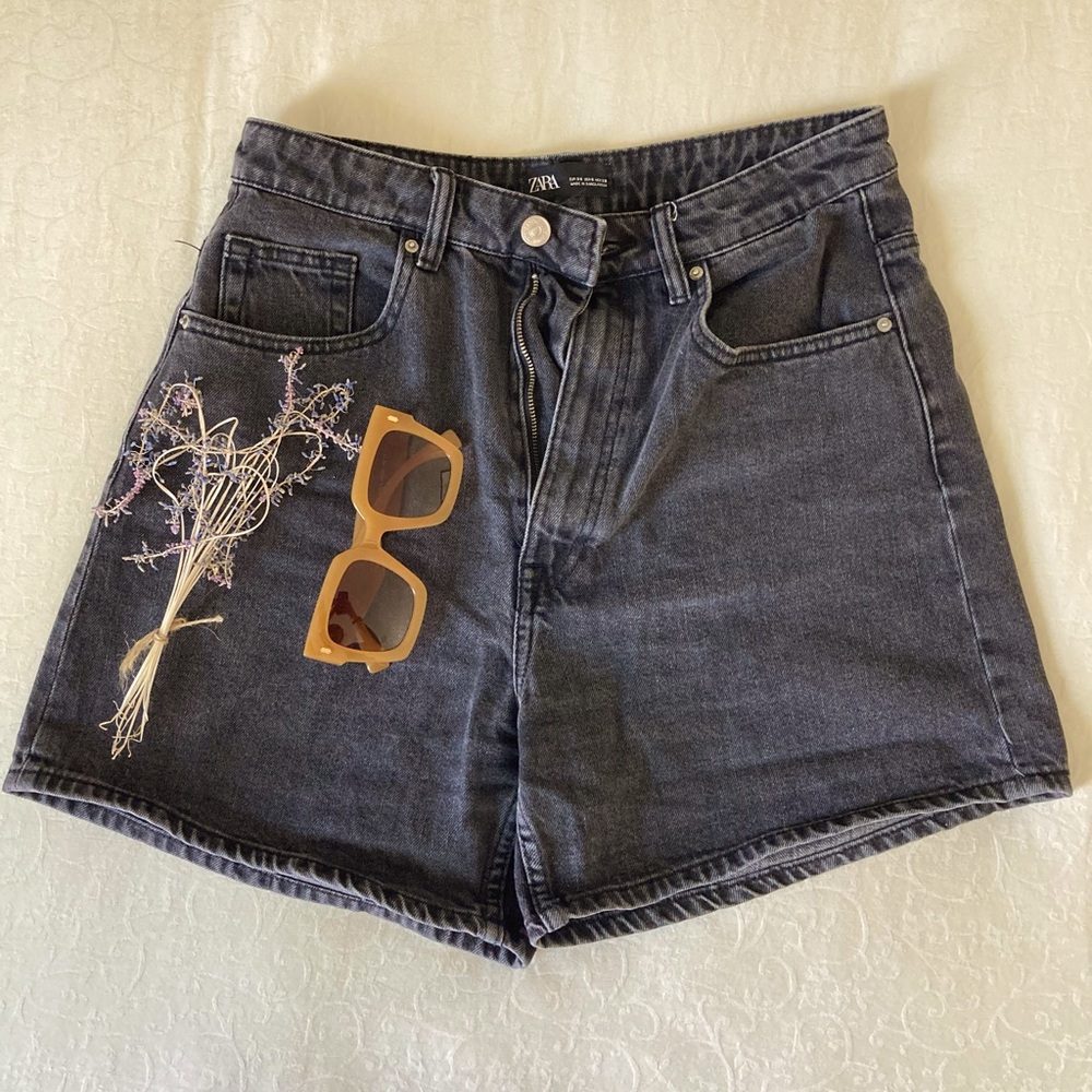 Super cute Zara black denim shorts!
